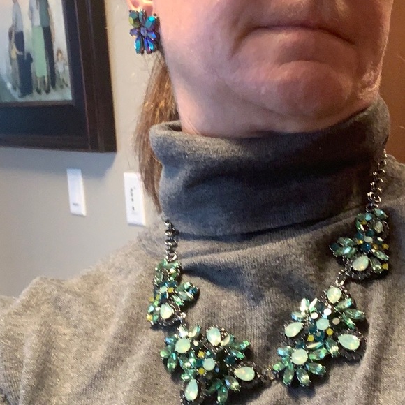 Jewelry - Sparkly green earrings/necklace